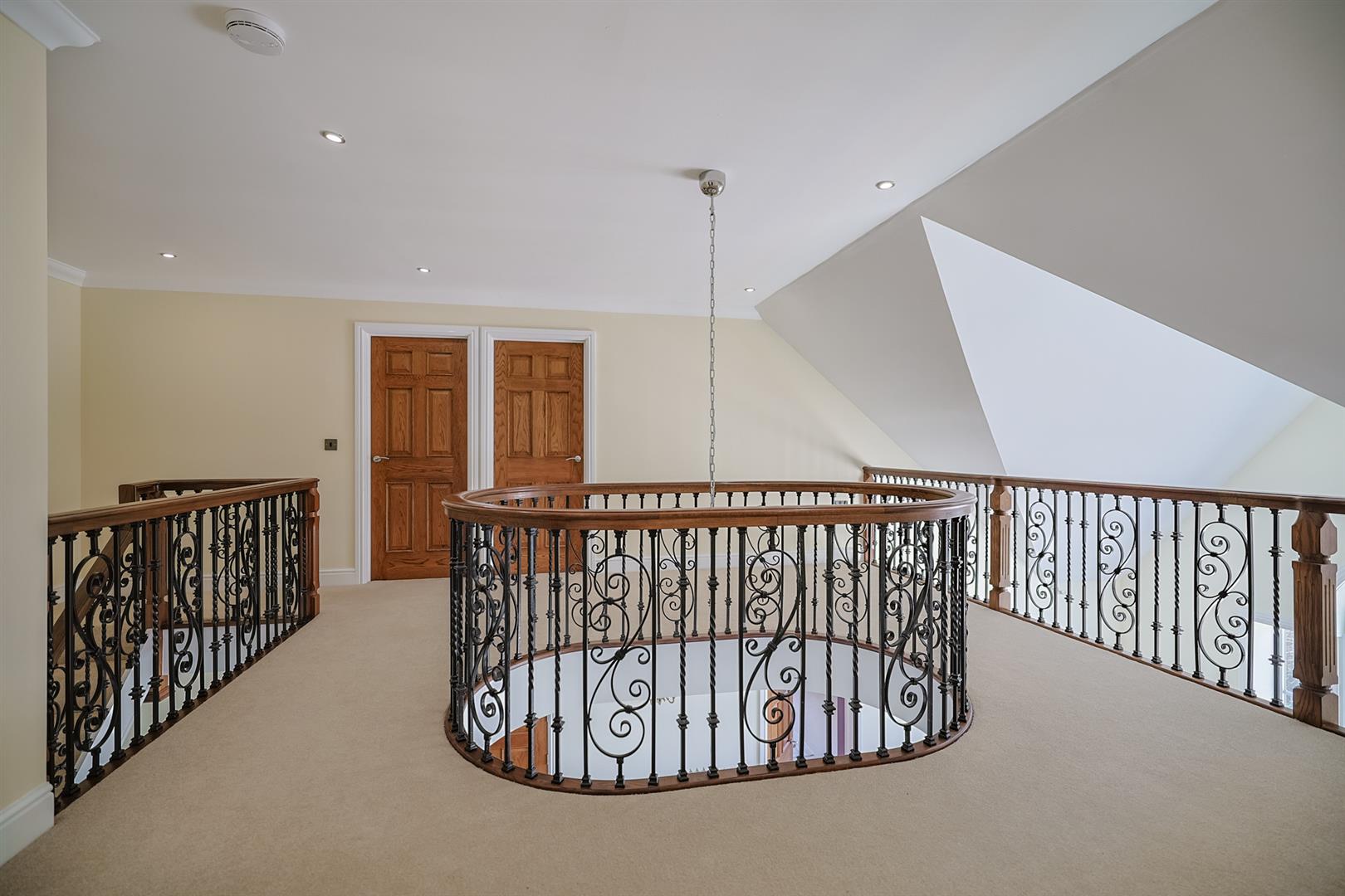 6 Clos Y Parc, Five Roads, Llanelli, SA15 5HB